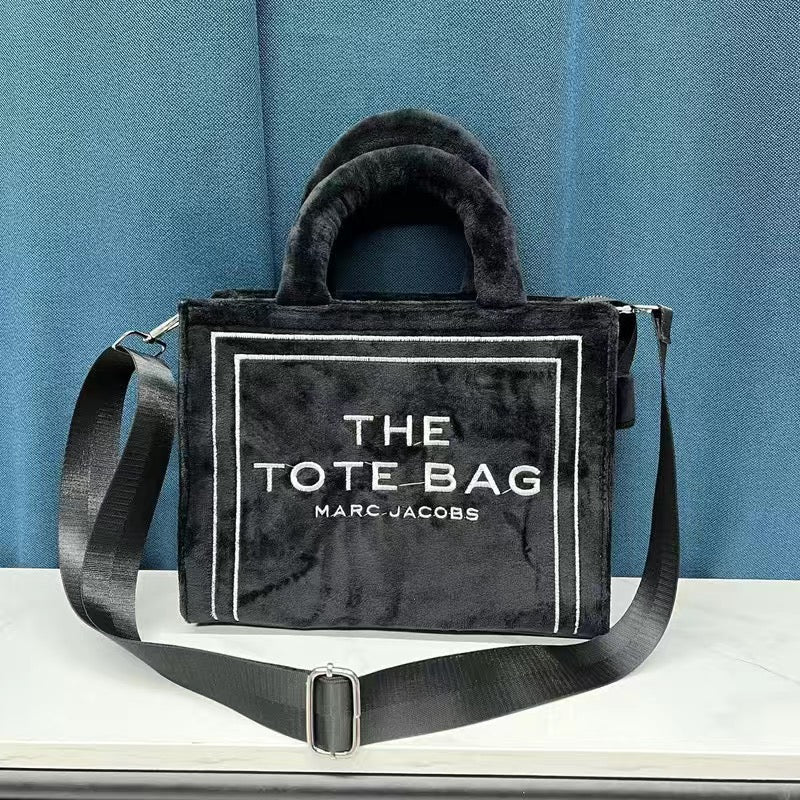 THE TOTE BAG BY MARC JACOBS