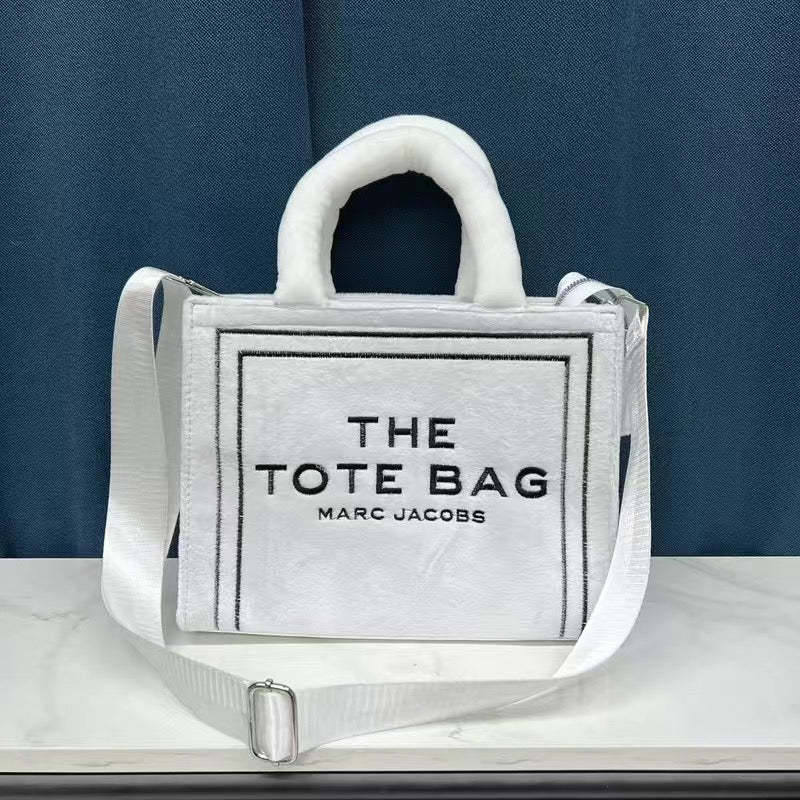 THE TOTE BAG BY MARC JACOBS