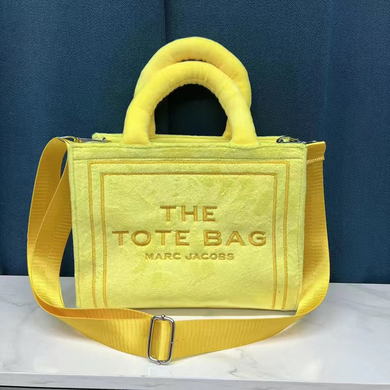 THE TOTE BAG BY MARC JACOBS