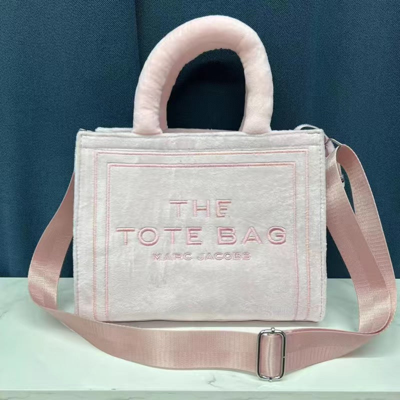 THE TOTE BAG BY MARC JACOBS