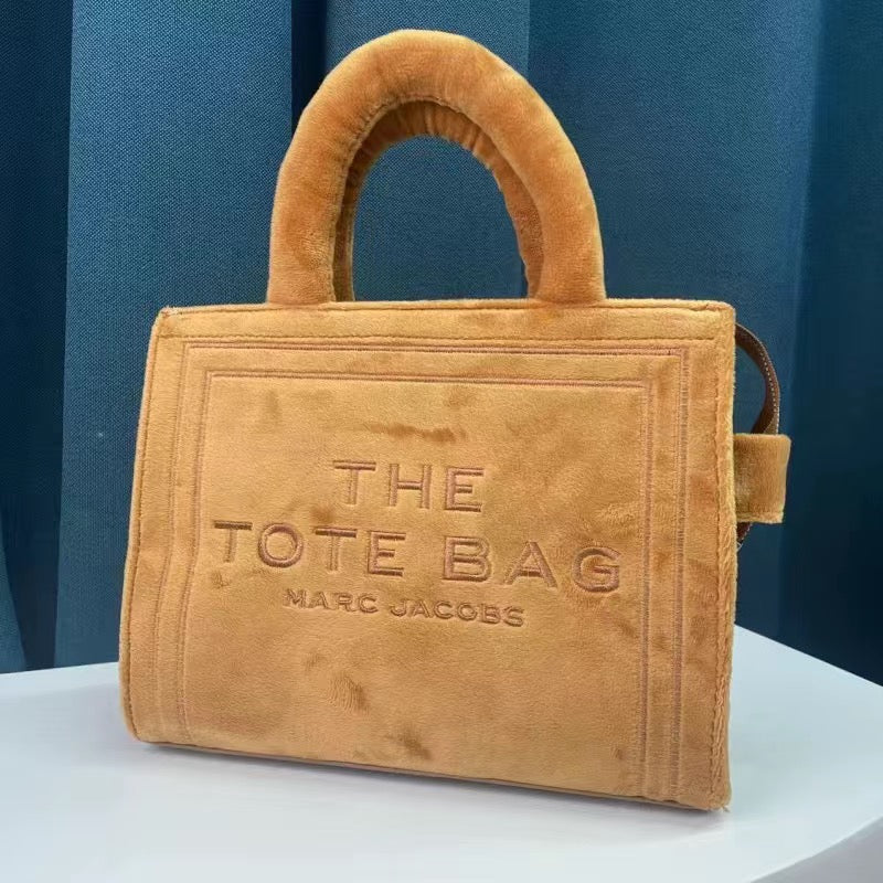 THE TOTE BAG BY MARC JACOBS